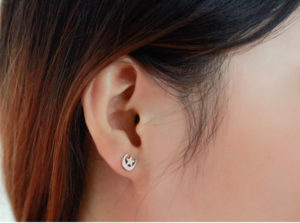 CSJ nơi chuyên bán bông tai nữ trăng sao bằng inox cao cấp không đen với giá rẻ nhất thị trường trang sức inox nữ,