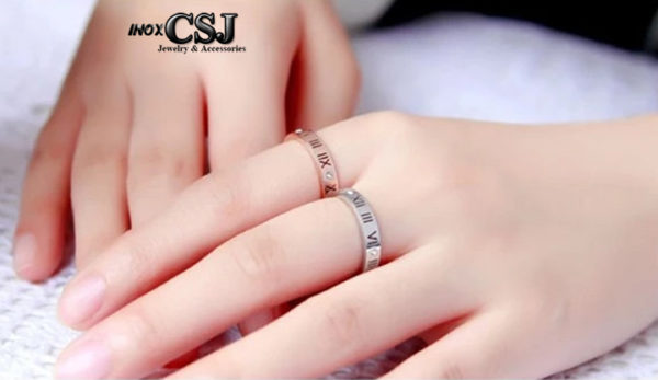 Nhẫn titan số la mã màu hồng cực xinh không đen giá rẻ, bán nhẫn titan tại HCM, nhẫn số la mã bằng titan màiù trắng