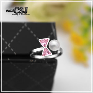 trang sức inox công sang chuyên bán sỉ N139d-nhẫn nữ inox ngọc trai cách điệu chiếc nơ đá hồng thời trang Hàn Quốc, bỏ sỉ nhẫn nữ inox đẹp giá rẻ HCm,