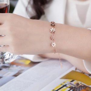 lắc tay nữ titan hoa cúc màu vàng hồng thời trang HQ đẹp đầy quyến rũ không đen vĩnh viễn