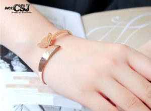 Trang sức titan chuyên bán sỉ bỏ sỉ vòng tay titan con hồ ly, vòng tay con cáo titan cao cấp không đen, vòng tay titan con cáo giá rẻ, nơi bán sỉ vòng tay hồ ly mạ vàng,