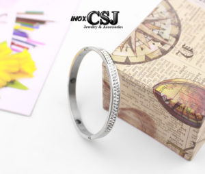 Vòng tay titan bảng trung 6mm đính 2 hàng xoàn cực xinh không đen vĩnh viễn