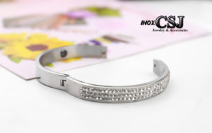 Trang sức titan CSJ chuyên bán sỉ vòng tay titan đính đá , đinh xoàn cực đẹp phong cách hàn Quốc giá sỉ rẻ nhất thị trường HCM,