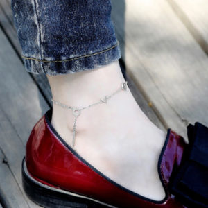 Lắc chân nữ titan chữ love, vòng chân chữ love cách điệu màu trắng thời trang Hàn Quốc