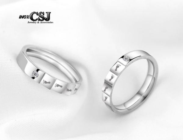 nhẫn đôi inox bàn chân, nhẫn cặp tình nhân hình dâu chân bước độc đáo