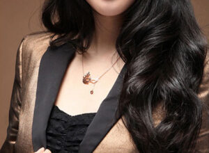 Dây chuyền titan mặt nạ dạ hội màu vàng hồng 14k