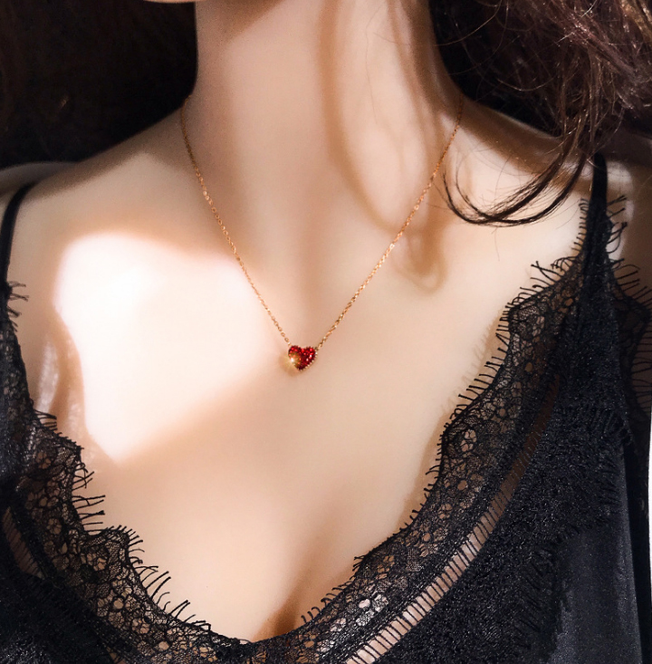 Dây chuyền titan trái tim đen đỏ