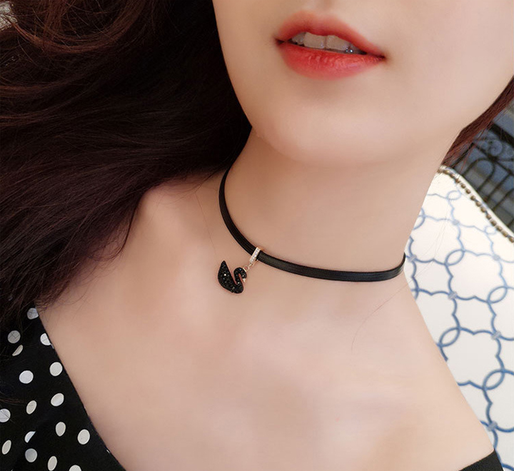 Dây chuyền titan choker mặt thiên nga