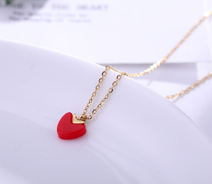 Dây chuyền titan trái tim màu đỏ
