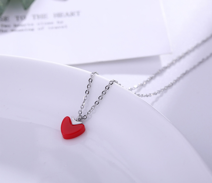 Dây chuyền titan trái tim màu đỏ