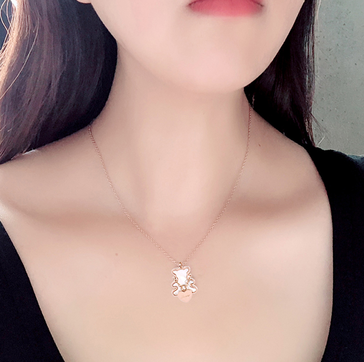 Dây chuyền titan con gấu