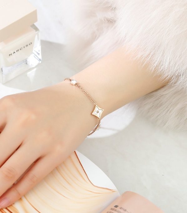 TA260e-Lắc tay titan thời trang LV