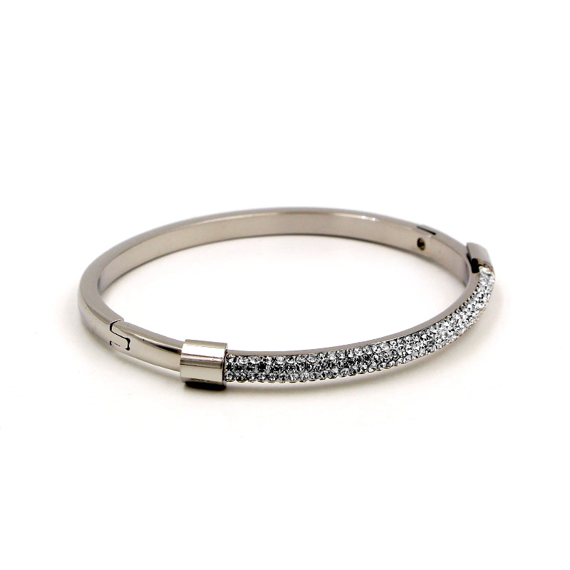 TV144d-Vòng tay inox titan đính kim cương nữa vòng 