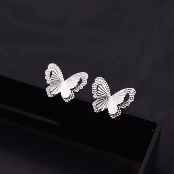 TB236e-Bông tai nữ titan con bướm màu trắng