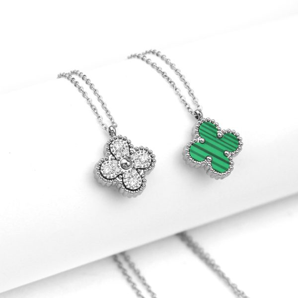 TN798h-Dây chuyền vòng đeo cổ nữ titan hoa 4 cánh van cleef nền xanh lá