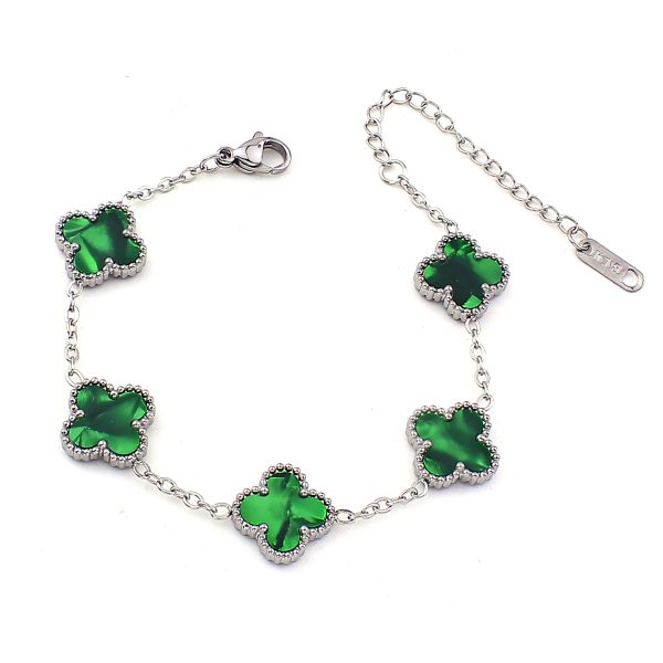 TA485c Lắc tay van cleef hoa 4 cánh nền màu xanh lá