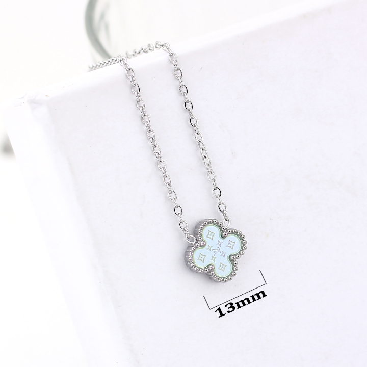 TN836a Dây chuyền titan hoa 4 cánh van cleef nền LV màu xanh ngọc