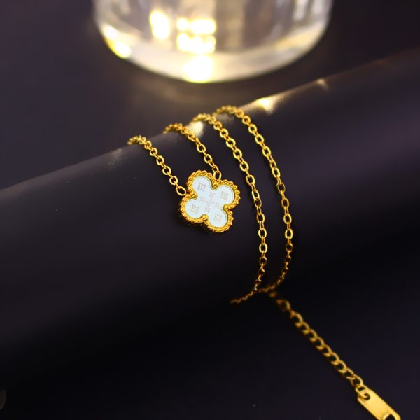 TN839b Dây chuyền titan hoa 4 cánh van cleef nền LV màu xanh ngọc