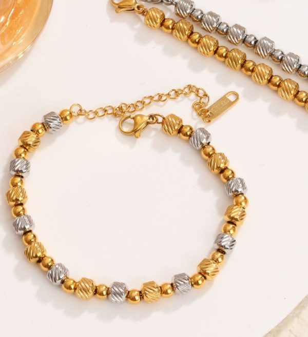 TA091b Lắc tay nữ bi titan chạm máy