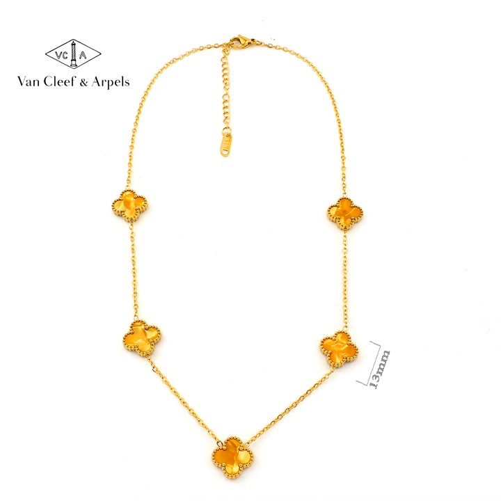 TN847b Dây chuyền nữ titan 5 bông van cleef 13mm nền màu hổ phách