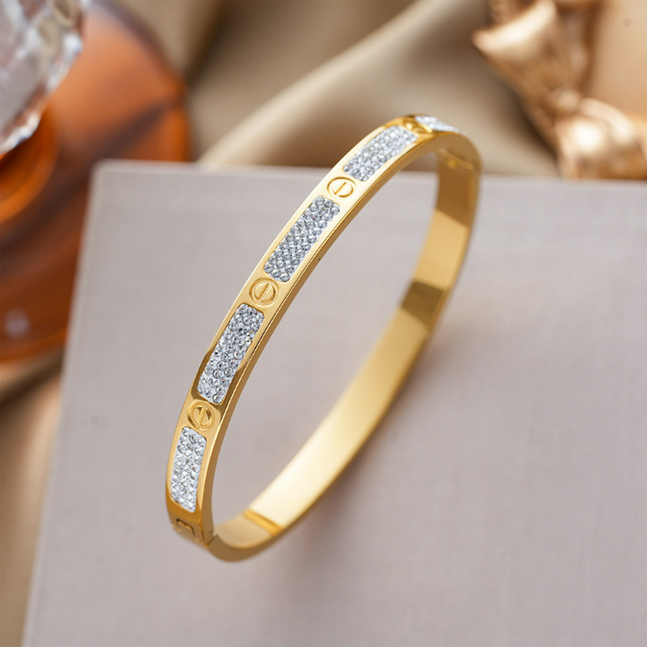 TV222g Vòng tay titan cartier bảng 6mm đính kim