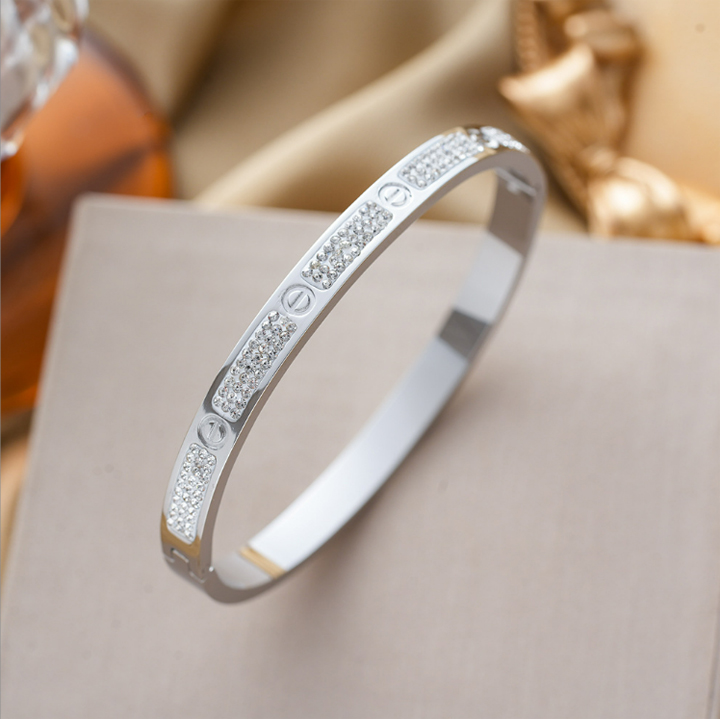 TV222h Vòng tay titan cartier bảng 6mm đính kim