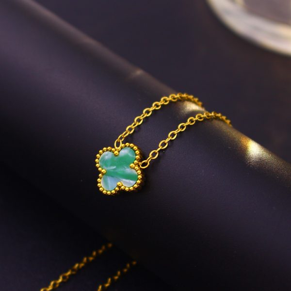 TN875c Dây chuyền nữ titan hoa 4 cánh van cleef nền vân đá 13mm