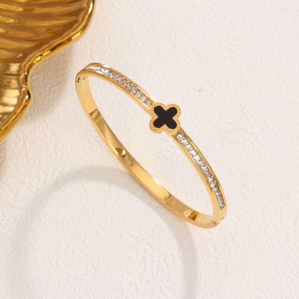 TV228f Vòng tay nữ titan mặt hoa 4 cánh đen van cleef