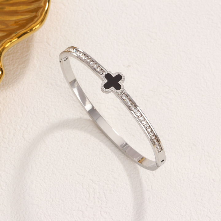 TV228g Vòng tay nữ titan mặt hoa 4 cánh đen van cleef