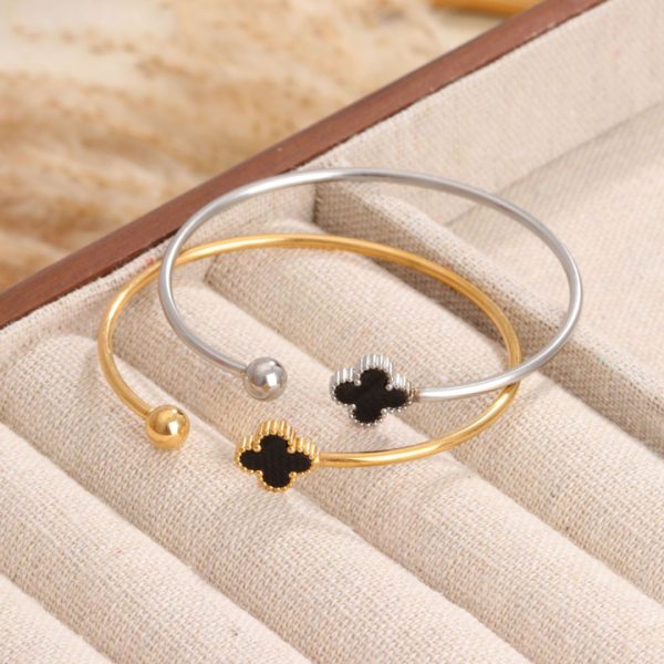 TV231b Vòng tay hở titan hoa 4 cánh van cleef đen cách điệu bi tròn