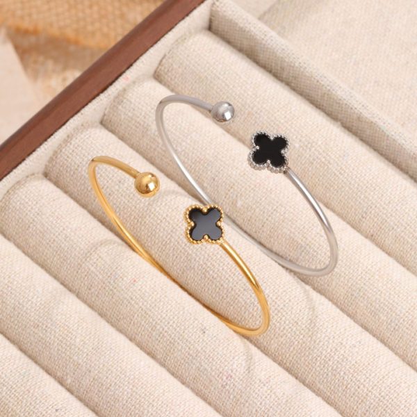 TV231c Vòng tay hở titan hoa 4 cánh van cleef đen cách điệu bi tròn