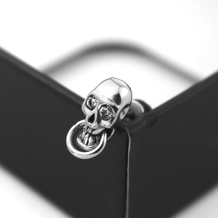 BT040a Bông tai nam inox hình đầu lâu cá tính