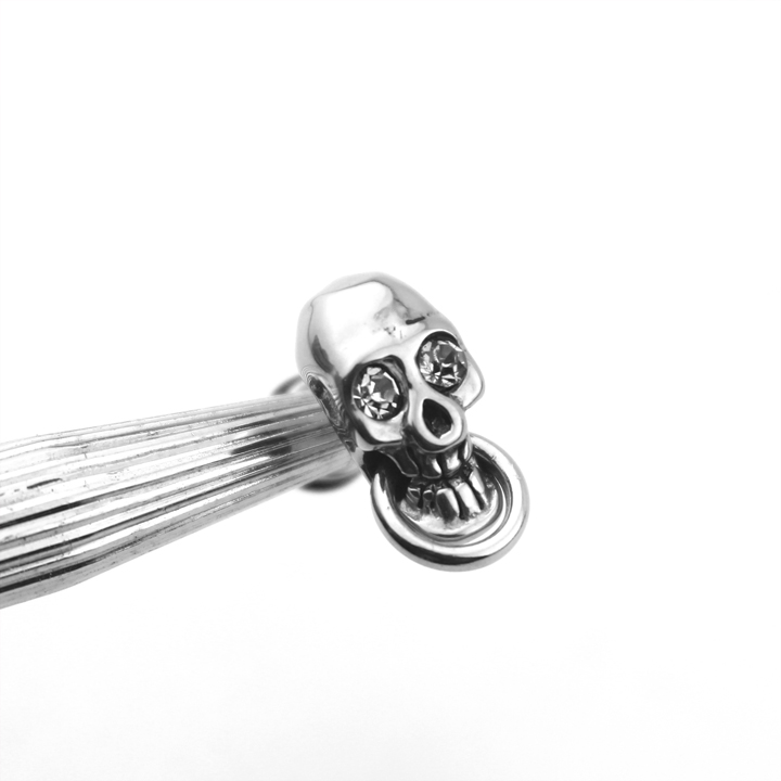 BT040b Bông tai nam inox hình đầu lâu cá tính