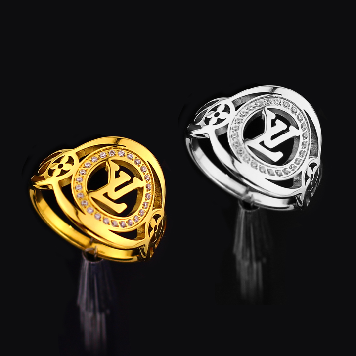 N685c-nhan-titan-thoi-trang-LV