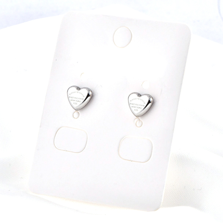 TB132b bông tai nữ titan hình trái tim