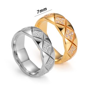 TC041c Nhẫn titan họa tiết quả trám 7mm đính kim