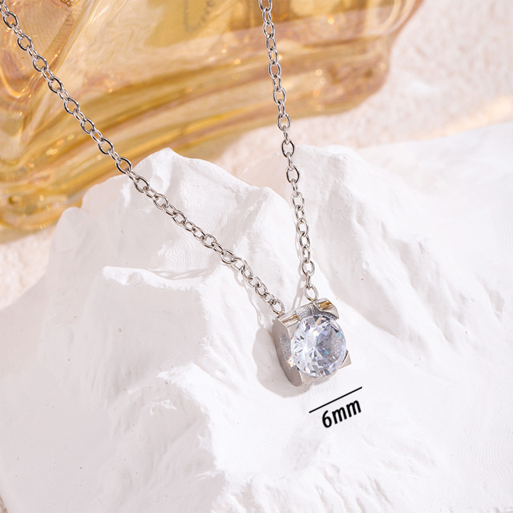 TN031c Dây chuyền titan mặt chấu vuông đính đá tròn