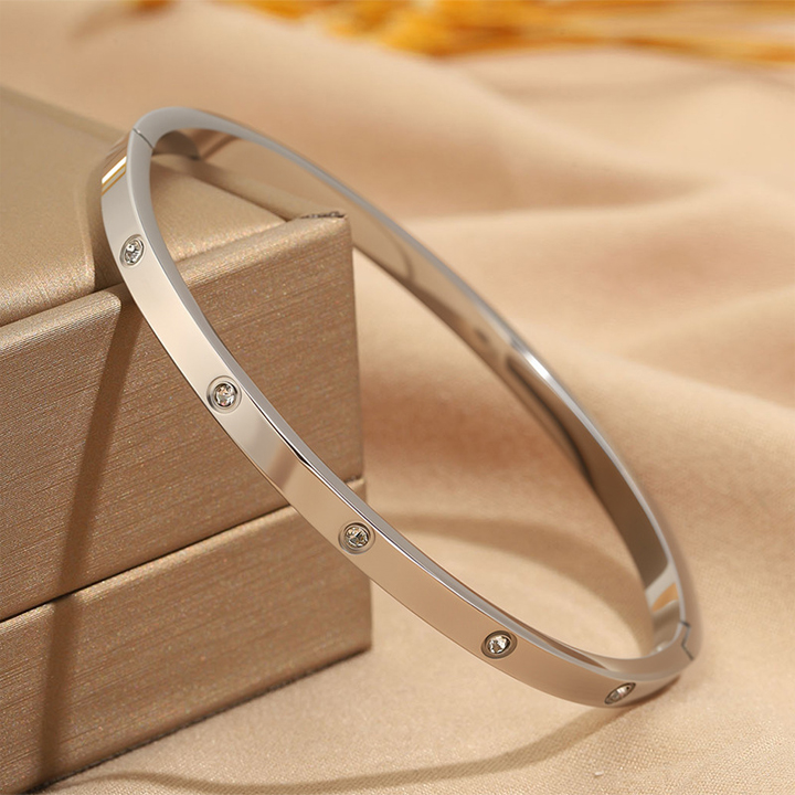 TV145b Vòng tay titan cartier bảng 4mm