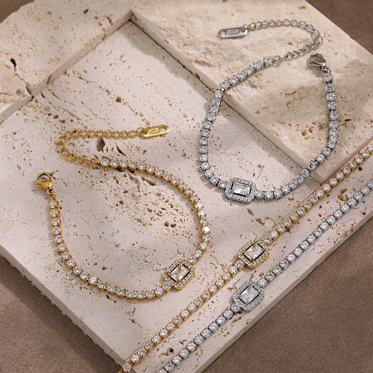 TA101d Lắc tay nữ titan mặt hình chữ nhật đính full kim