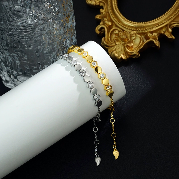 TA339b Lắc tay nữ titan hình tổ ong đính kim đá cách điêu