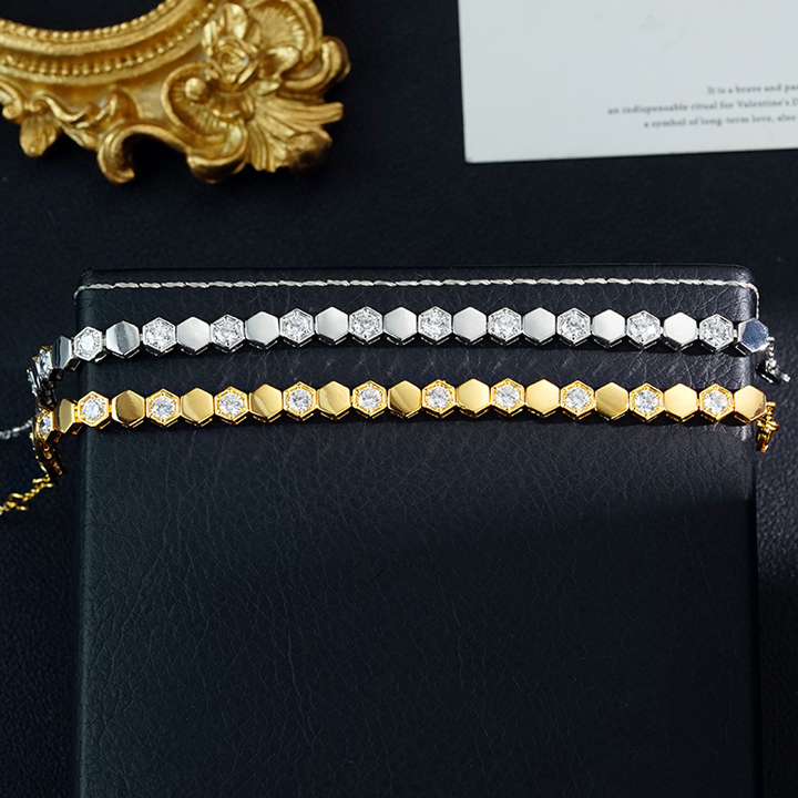 TA339c Lắc tay nữ titan hình tổ ong đính kim đá cách điêu