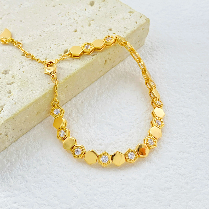 TA339e Lắc tay nữ titan hình tổ ong đính kim đá cách điêu