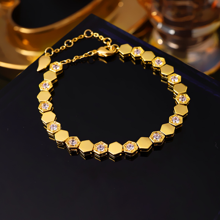 TA339h Lắc tay nữ titan hình tổ ong đính kim đá cách điêu