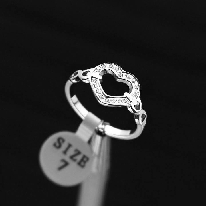 TC346e Nhẫn nữ titan trái tim đính full kim tấm