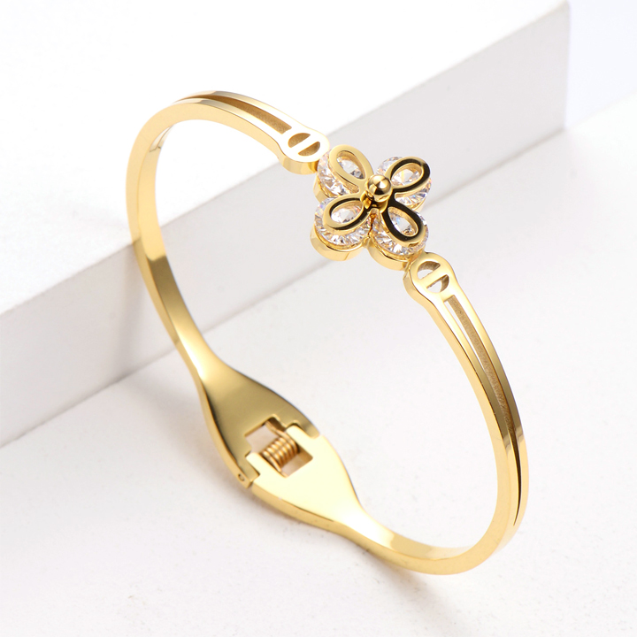 TV083g Vòng tay titan hoa 4 cánh kẹp đá