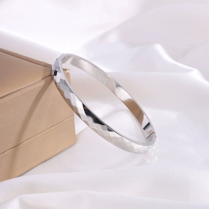 TV129c Vòng tay nữ titan cắt cạnh kim cương bảng 6mm màu trắng