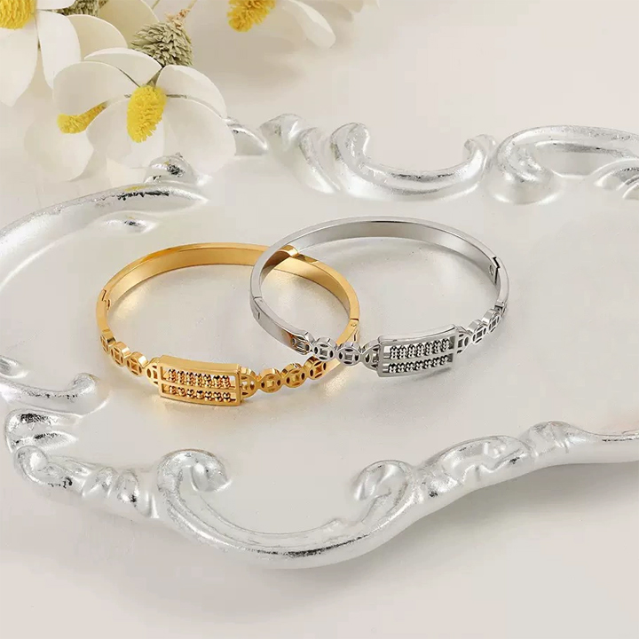 TV143d Vòng tay titan inox bảng tính cổ điển cách điệu kim tiền