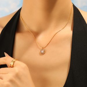 TN916a Dây chuyền titan mặt hình vuông đinh đá