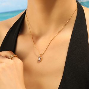 TN917a Dây chuyền titan mặt hình chữ nhật đinh full đá