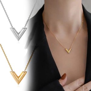 TN491 Dây chuyền titan chữ V thời trang